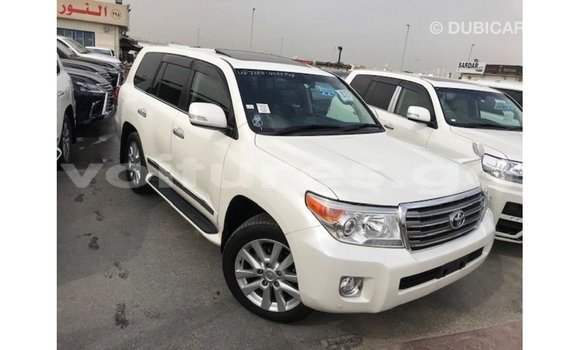 Sayi Imported Toyota Land Cruiser White Mota in Import - Dubai a estuary Sayi Imported Toyota Land Cruiser White Mota in Import - Dubai a estuary