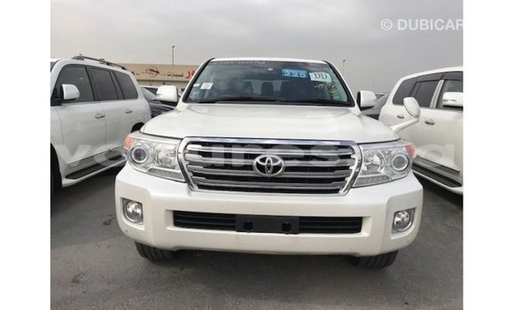 Sayi Imported Toyota Land Cruiser White Mota in Import - Dubai a estuary Sayi Imported Toyota Land Cruiser White Mota in Import - Dubai a estuary