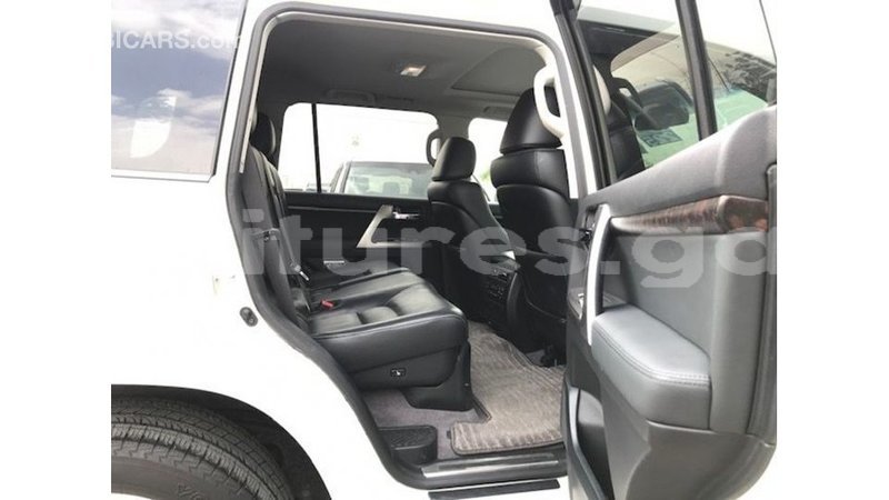 Big with watermark toyota land cruiser estuaire import dubai 5674