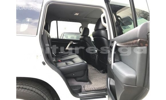 Sayi Imported Toyota Land Cruiser White Mota in Import - Dubai a estuary Sayi Imported Toyota Land Cruiser White Mota in Import - Dubai a estuary