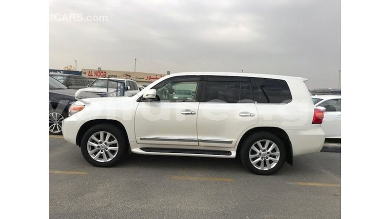 Big with watermark toyota land cruiser estuaire import dubai 5674