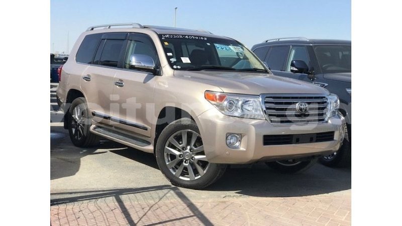 Big with watermark toyota land cruiser estuary import dubai 5675