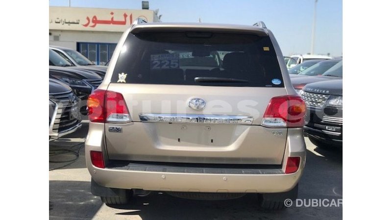 Big with watermark toyota land cruiser estuary import dubai 5675