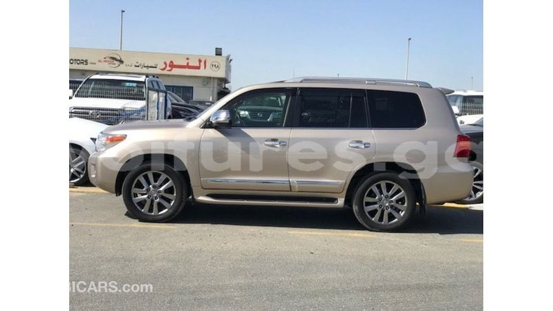 Big with watermark toyota land cruiser estuary import dubai 5675