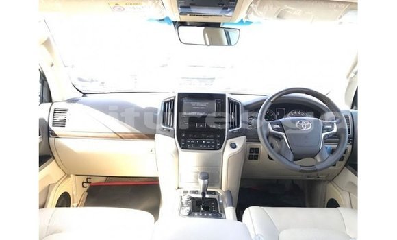 Sayi Imported Toyota Land Cruiser White Mota in Import - Dubai a estuary Sayi Imported Toyota Land Cruiser White Mota in Import - Dubai a estuary