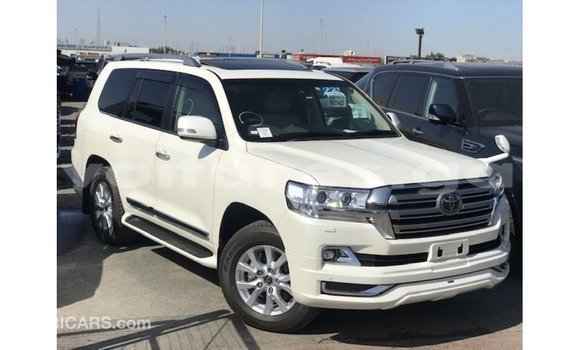 Sayi Imported Toyota Land Cruiser White Mota in Import - Dubai a estuary Sayi Imported Toyota Land Cruiser White Mota in Import - Dubai a estuary