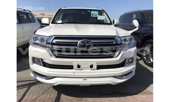 Sayi Imported Toyota Land Cruiser White Mota in Import - Dubai a estuary Sayi Imported Toyota Land Cruiser White Mota in Import - Dubai a estuary