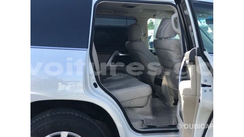 Big with watermark toyota land cruiser estuary import dubai 5676