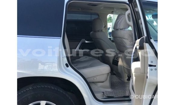 Sayi Imported Toyota Land Cruiser White Mota in Import - Dubai a estuary Sayi Imported Toyota Land Cruiser White Mota in Import - Dubai a estuary