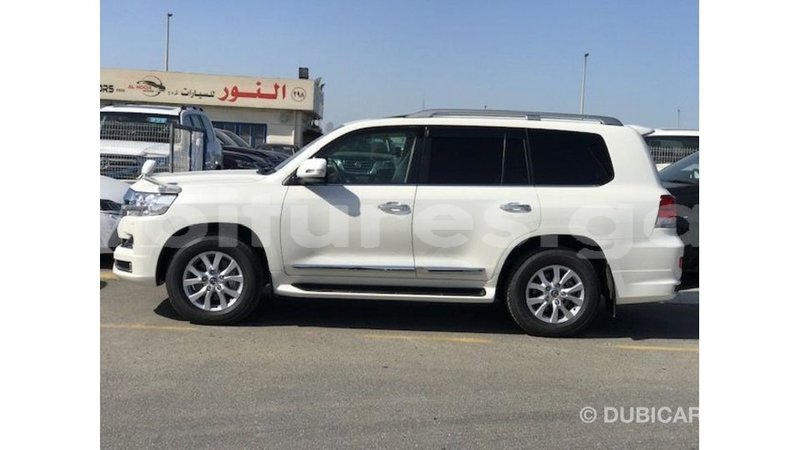 Big with watermark toyota land cruiser estuaire import dubai 5676