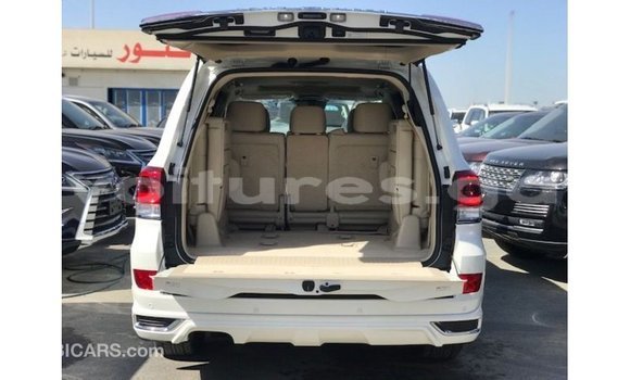 Sayi Imported Toyota Land Cruiser White Mota in Import - Dubai a estuary Sayi Imported Toyota Land Cruiser White Mota in Import - Dubai a estuary