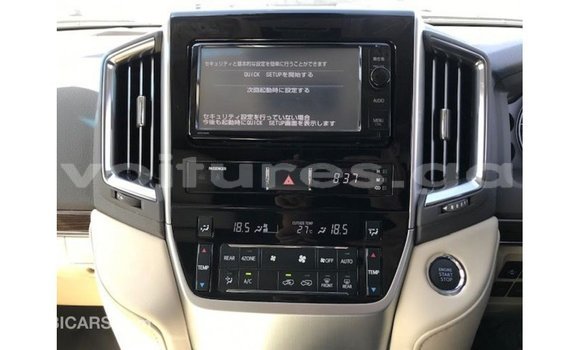 Sayi Imported Toyota Land Cruiser White Mota in Import - Dubai a estuary Sayi Imported Toyota Land Cruiser White Mota in Import - Dubai a estuary