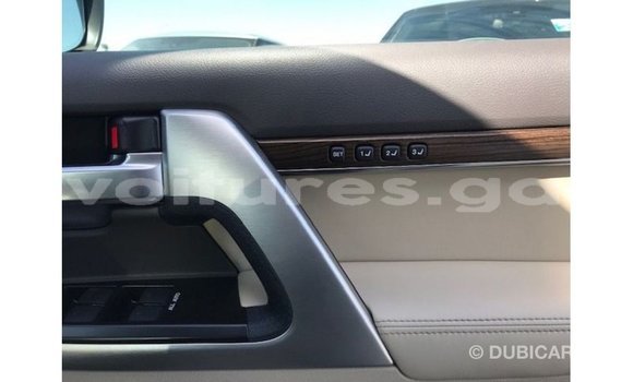 Sayi Imported Toyota Land Cruiser White Mota in Import - Dubai a estuary Sayi Imported Toyota Land Cruiser White Mota in Import - Dubai a estuary