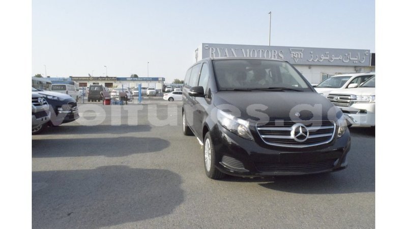 Big with watermark mercedes benz 250 estuary import dubai 5679