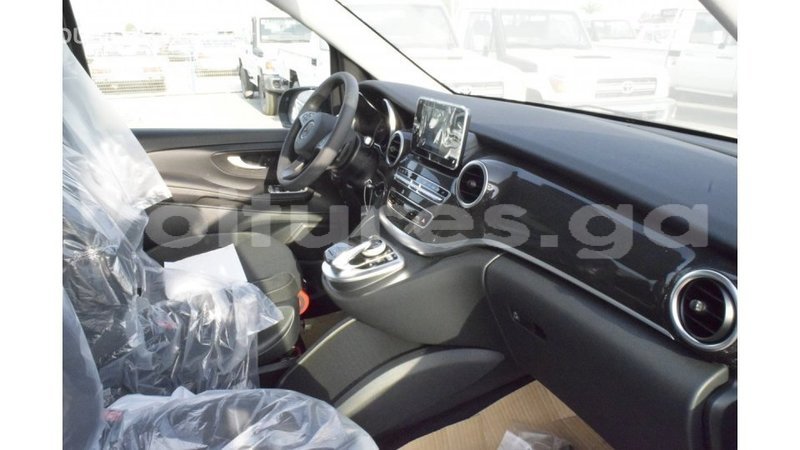 Big with watermark mercedes benz 250 estuary import dubai 5679