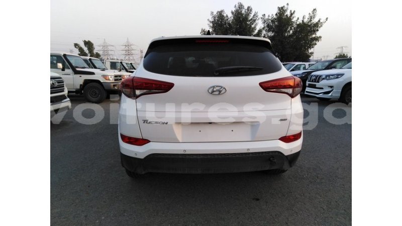 Big with watermark hyundai tucson estuaire import dubai 5680