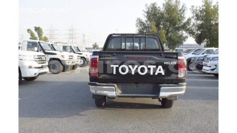 Big with watermark toyota hilux estuaire import dubai 5681