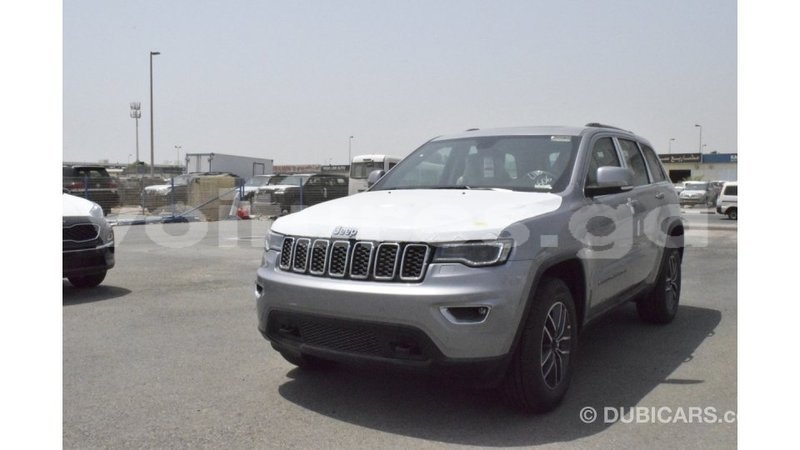 Big with watermark jeep grand cherokee estuaire import dubai 5683