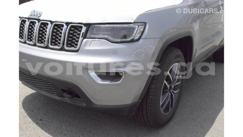 Big with watermark jeep grand cherokee estuaire import dubai 5683