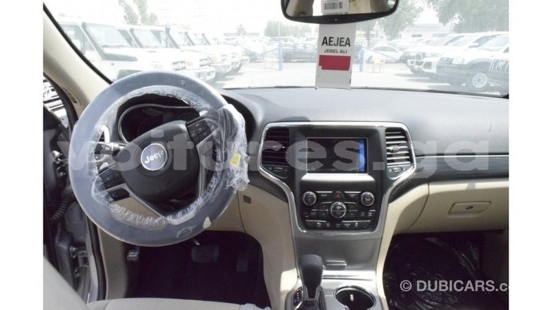 Big with watermark jeep grand cherokee estuaire import dubai 5683