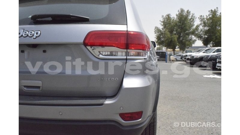 Big with watermark jeep grand cherokee estuaire import dubai 5683