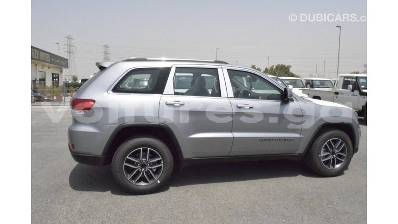 Big with watermark jeep grand cherokee estuaire import dubai 5683