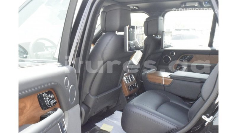 Big with watermark land rover range rover estuaire import dubai 5684