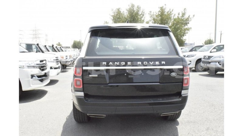 Big with watermark land rover range rover estuaire import dubai 5684