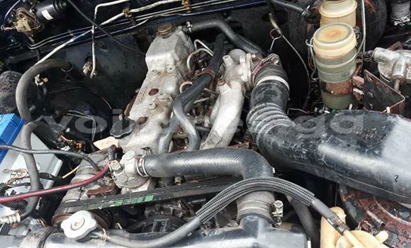 Sayi Na hannu Isuzu Trooper Blue Mota in Libreville a estuary Sayi Na hannu Isuzu Trooper Blue Mota in Libreville a estuary