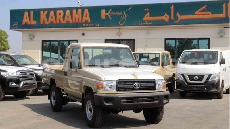 Big with watermark toyota land cruiser estuaire import dubai 5688