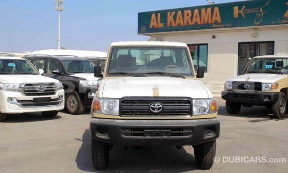 Acheter Import Voiture Toyota Land Cruiser Beige à Import - Dubai, Estuaire Acheter Import Voiture Toyota Land Cruiser Beige à Import - Dubai, Estuaire