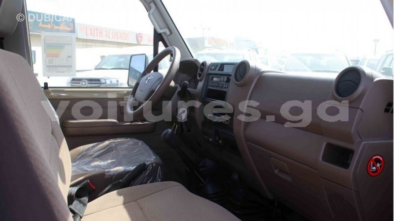 Big with watermark toyota land cruiser estuaire import dubai 5688