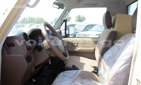 Acheter Import Voiture Toyota Land Cruiser Beige à Import - Dubai, Estuaire Acheter Import Voiture Toyota Land Cruiser Beige à Import - Dubai, Estuaire