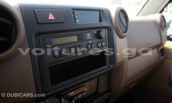 Acheter Import Voiture Toyota Land Cruiser Beige à Import - Dubai, Estuaire Acheter Import Voiture Toyota Land Cruiser Beige à Import - Dubai, Estuaire