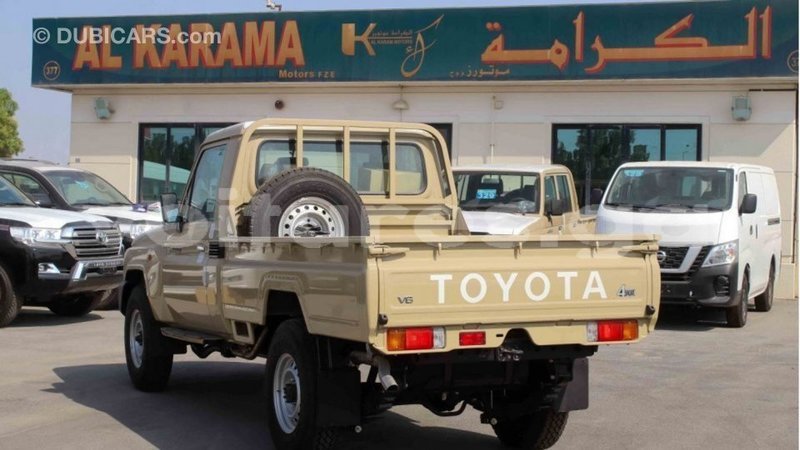 Big with watermark toyota land cruiser estuaire import dubai 5688