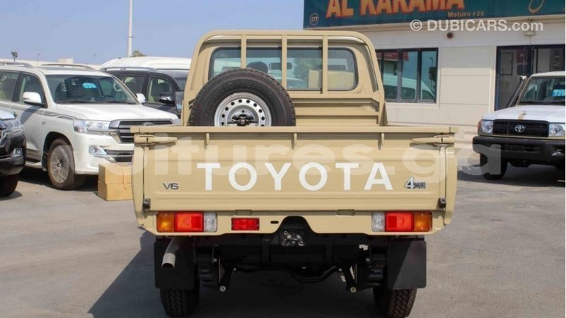 Big with watermark toyota land cruiser estuaire import dubai 5688