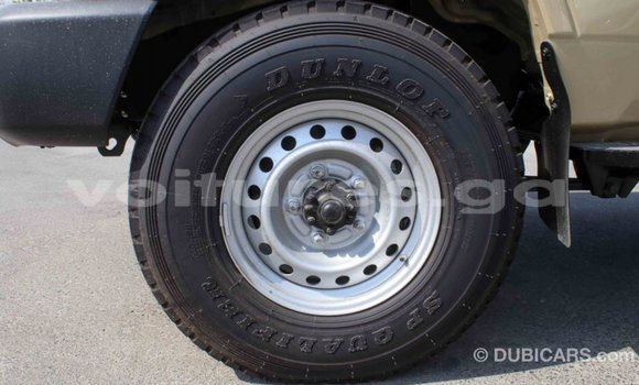 Acheter Import Voiture Toyota Land Cruiser Beige à Import - Dubai, Estuaire Acheter Import Voiture Toyota Land Cruiser Beige à Import - Dubai, Estuaire