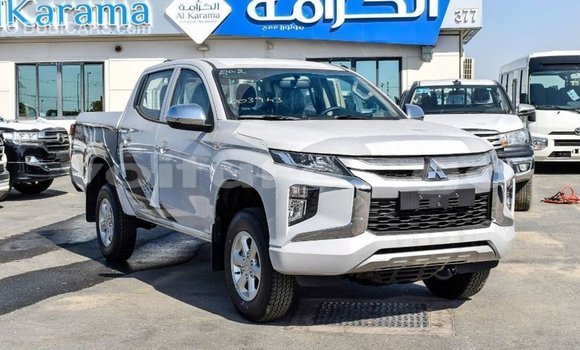 Acheter Import Voiture Mitsubishi L200 Blanc à Import - Dubai, Estuaire Acheter Import Voiture Mitsubishi L200 Blanc à Import - Dubai, Estuaire