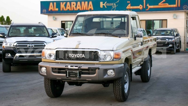 Big with watermark toyota land cruiser estuaire import dubai 5690