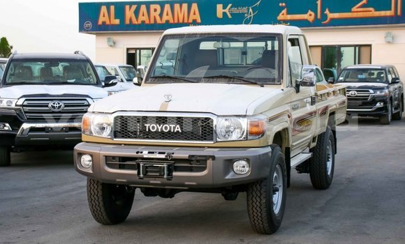 Acheter Import Voiture Toyota Land Cruiser Beige à Import - Dubai, Estuaire Acheter Import Voiture Toyota Land Cruiser Beige à Import - Dubai, Estuaire