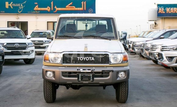 Acheter Import Voiture Toyota Land Cruiser Beige à Import - Dubai, Estuaire Acheter Import Voiture Toyota Land Cruiser Beige à Import - Dubai, Estuaire