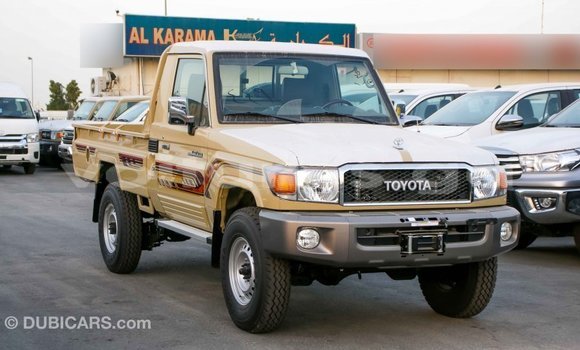 Acheter Import Voiture Toyota Land Cruiser Beige à Import - Dubai, Estuaire Acheter Import Voiture Toyota Land Cruiser Beige à Import - Dubai, Estuaire