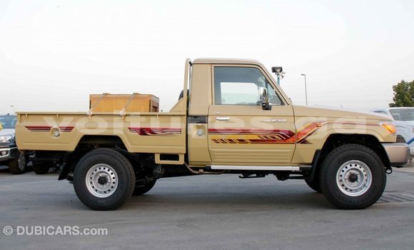 Acheter Import Voiture Toyota Land Cruiser Beige à Import - Dubai, Estuaire Acheter Import Voiture Toyota Land Cruiser Beige à Import - Dubai, Estuaire