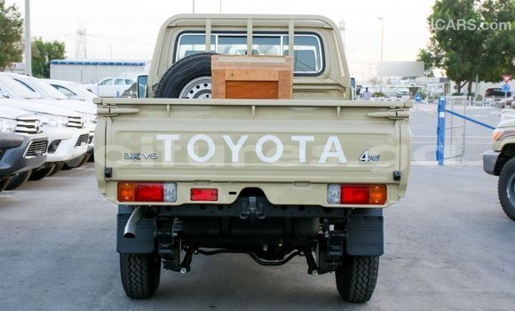 Acheter Import Voiture Toyota Land Cruiser Beige à Import - Dubai, Estuaire Acheter Import Voiture Toyota Land Cruiser Beige à Import - Dubai, Estuaire