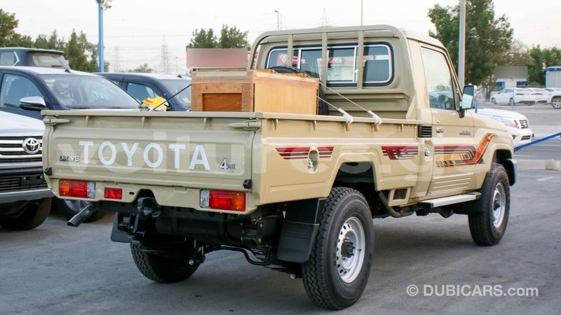 Big with watermark toyota land cruiser estuaire import dubai 5690