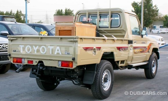 Acheter Import Voiture Toyota Land Cruiser Beige à Import - Dubai, Estuaire Acheter Import Voiture Toyota Land Cruiser Beige à Import - Dubai, Estuaire