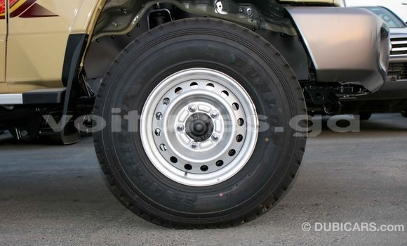 Acheter Import Voiture Toyota Land Cruiser Beige à Import - Dubai, Estuaire Acheter Import Voiture Toyota Land Cruiser Beige à Import - Dubai, Estuaire