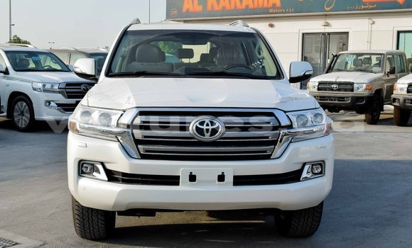 Acheter Import Voiture Toyota Land Cruiser Blanc à Import - Dubai, Estuaire Acheter Import Voiture Toyota Land Cruiser Blanc à Import - Dubai, Estuaire
