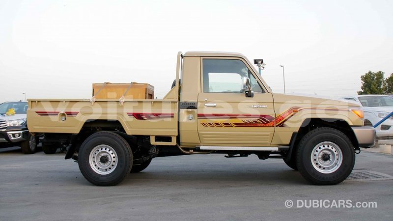 Big with watermark toyota land cruiser estuaire import dubai 5692