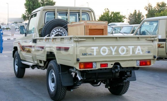 Acheter Import Voiture Toyota Land Cruiser Beige à Import - Dubai, Estuaire Acheter Import Voiture Toyota Land Cruiser Beige à Import - Dubai, Estuaire